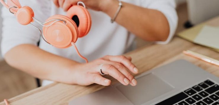 Un casque orange
